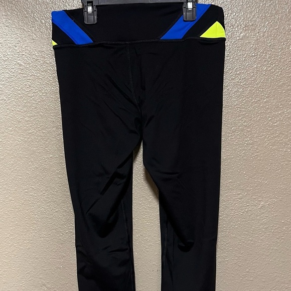 PINK Victoria's Secret Black and Blue Cropped Yoga Leggings Athletic Wear Size M - Picture 3 of 5